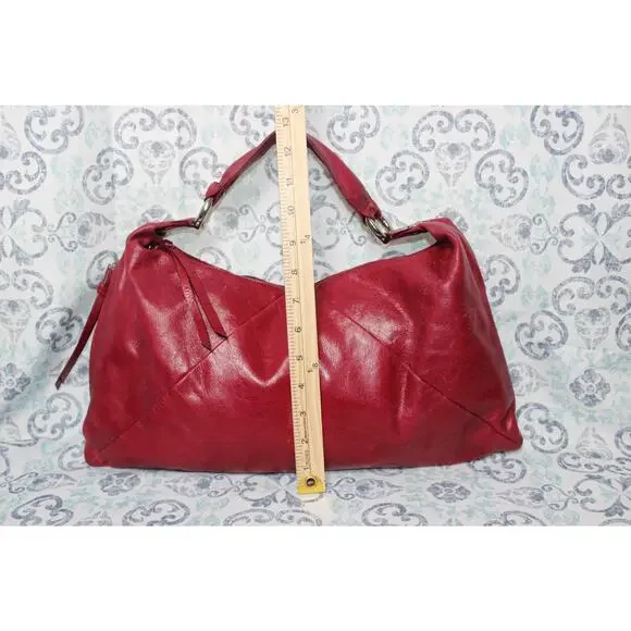 Elegant Raspberry Leather Handbag - Picture 4 of 10